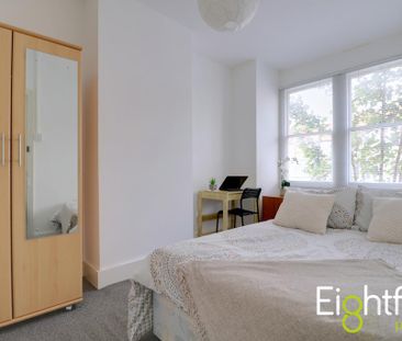 3 bedroom flat to rent - Photo 4