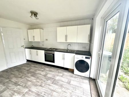 2 bedroom semi-detached house to rent - Photo 3
