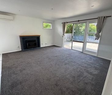 Tidy house ready for move - Photo 1