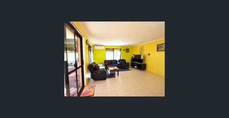 SOLAR PANELS! MODERN SECURE FAMILY HOME! AIR CONDITIONED! LOW MAINTENANCE! - Photo 2