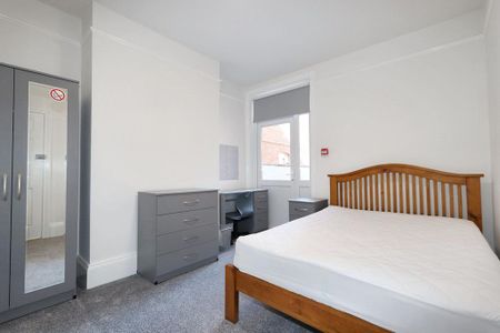 6 bedroom terraced house to rent - Photo 3