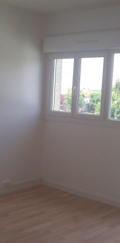 Location Appartement 4 pièces 70 m² Châtillon-sur-Indre - Photo 2