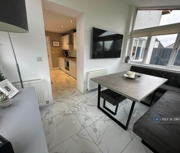 4 bedroom detached house to rent - Photo 6
