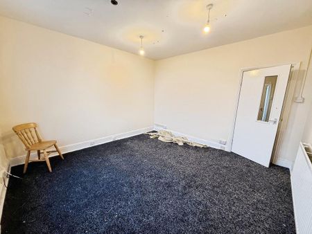 5 bedroom semi-detached house to rent - Photo 4