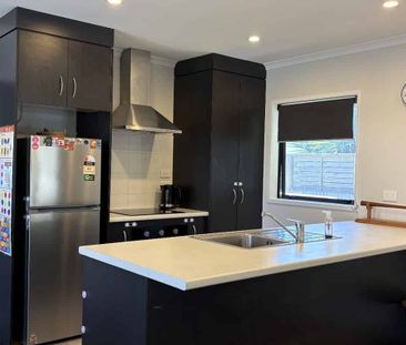 Modern Living - Photo 2