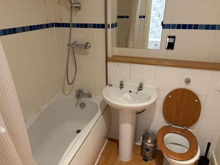 2 bedroom flat to rent - Photo 4