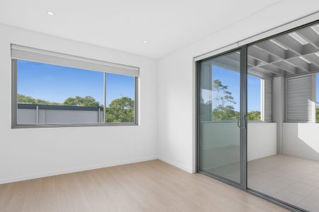 Light-Filled Coastal Living in a Peaceful Cul-De-Sac - Photo 4