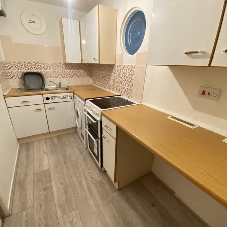 1 bedroom ground floor flat to rent - Photo 1