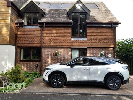 1 bedroom in a house share to rent - Photo 4