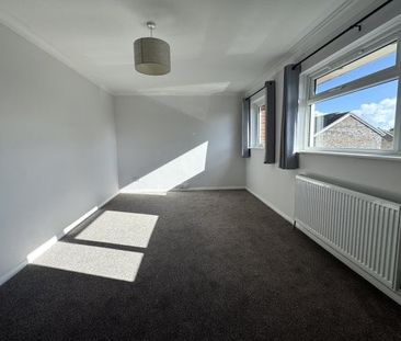 Chesley Close, Worthing, BN13 5 bedroom end of terrace house to rent - Photo 2