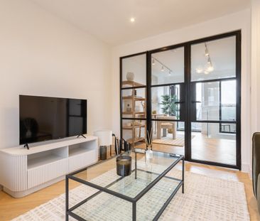 1 Bed Terraced House, Hythe Road, BN1 - Photo 2