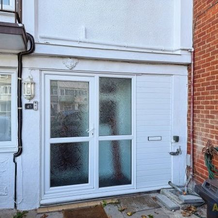 Long Riding, Basildon - Photo 1