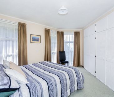 MODERN LIVING WITH VIEWS - Photo 3