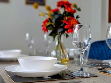 3 bedroom semi-detached house to rent - Photo 5