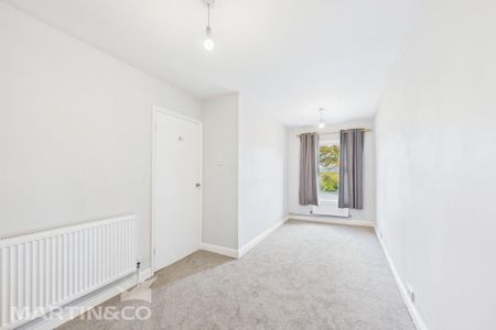 2 bedroom end of terrace house to rent - Photo 5