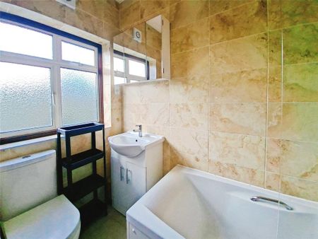 3 bedroom terraced house to rent - Photo 2