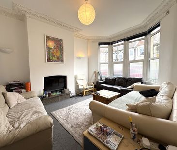 6 Bed Semi-Detached House, Brentry Road, BS16 - Photo 1