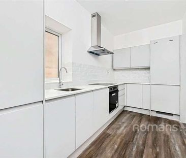 Lynchford Road, Farnborough, Hampshire, GU14 - Photo 3