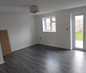 milestone road - Photo 3