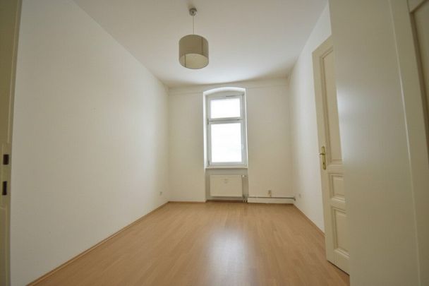 Schöne Altbau-3-Zimmer-Wohnung mit Balkon - Photo 1