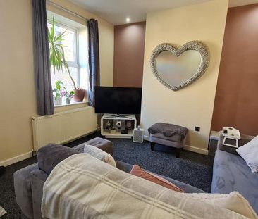 2 bedroom terraced house to rent - Photo 2