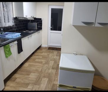Room in a Shared Flat, Luton, LU2 - Photo 6
