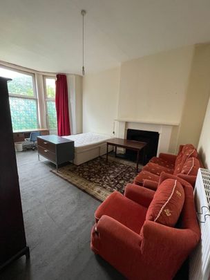 2 Bed Flat, Cecil Street, G12 - Photo 1
