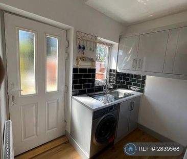 3 bedroom semi-detached house to rent - Photo 3