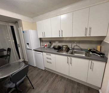 Room in a Shared House, The Limes Avenue, N11 - Photo 5