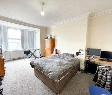 3 bedroom apartment to rent - Photo 2