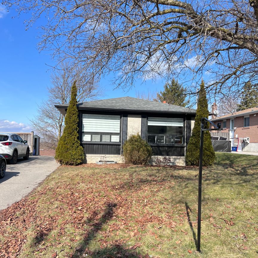 For Lease - 747 Botany Hill Crescent Unit# B, Newmarket, Ontario - Photo 1