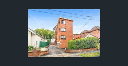 Bright & Airy Apartment in Ashfield - Photo 4