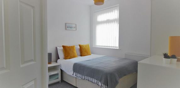 1 bedroom in a house share to rent - Photo 2