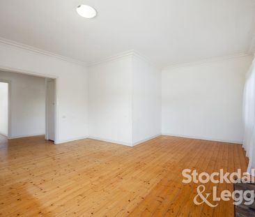 Just Metres from the Beach & Local Shops - Photo 2