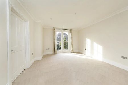 5 bedroom house in Richmond Lock - Photo 4