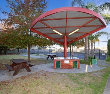 RESORT-STYLE LIVING IN SOUGHT-AFTER FAIRFIELD VIEWS. - Photo 4