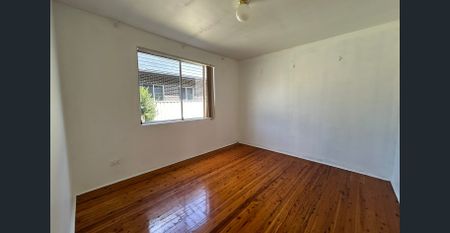 Suburban Hideaway – Convenience Meets Comfort - Photo 4