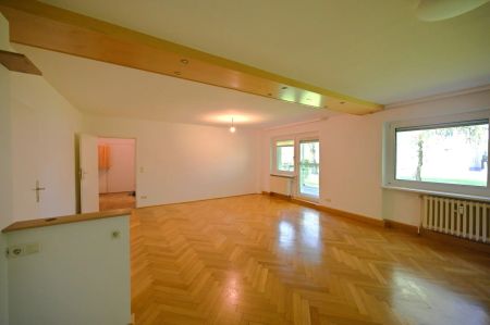 Zentrale Wohnung im Grünen – perfekt aufgeteilte 4,5-Zimmer-Wohnung mit Balkon am Bindermichl - Photo 2