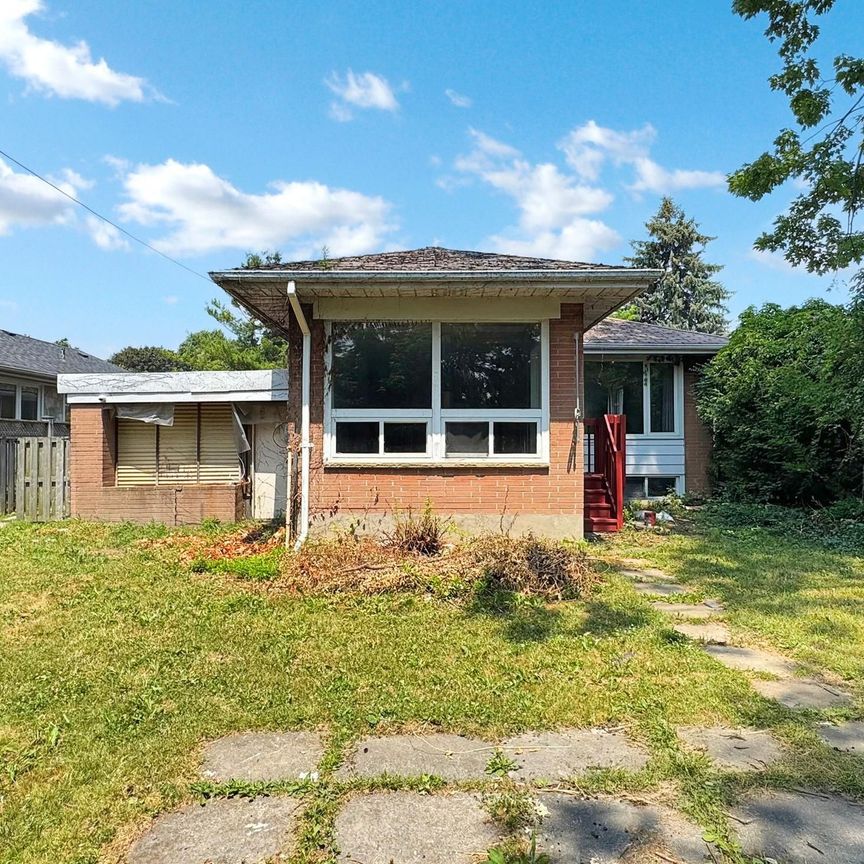 For Lease - 17 Dobbin Road Unit# basement, Toronto, Ontario - Photo 1