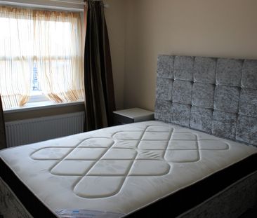 1 Bed Flat, London Street, RG1 - Photo 2