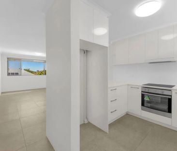 Modern - Great Location - Quiet Street - Photo 3