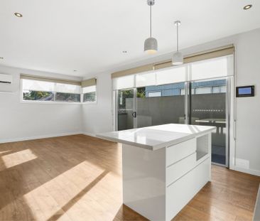 5 Stewart Street, Pascoe Vale VIC 3044 - Townhouse For Rent | Domain - Photo 3