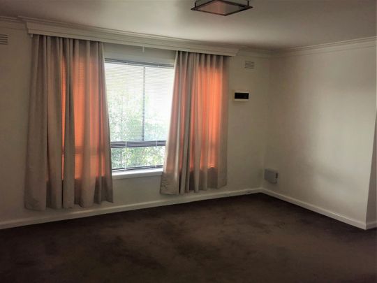 1 Bedroom apartment available in prime location - Photo 1