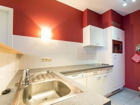 ETTERBEEK : APPARTEMENT MEUBLE 2 CHAMBRES + TERRASSE + POSS PKG - Etterbeek - Photo 4