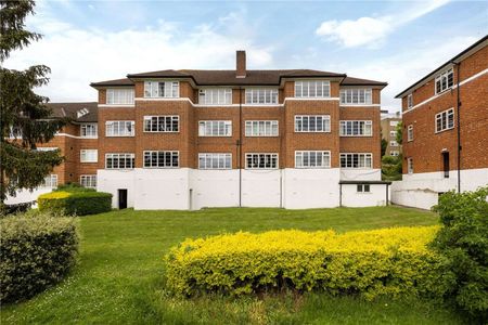 A beautiful three bedroom apartment with parking between Wimbledon Town and Village. - Photo 4