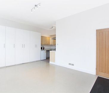 House to rent - Photo 2