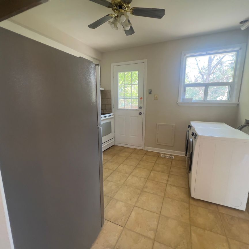 For Lease - 606 Pinegrove Road, Oakville, Ontario - Photo 1