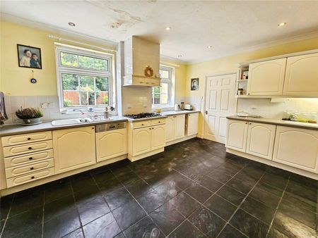 property to rent - Photo 5