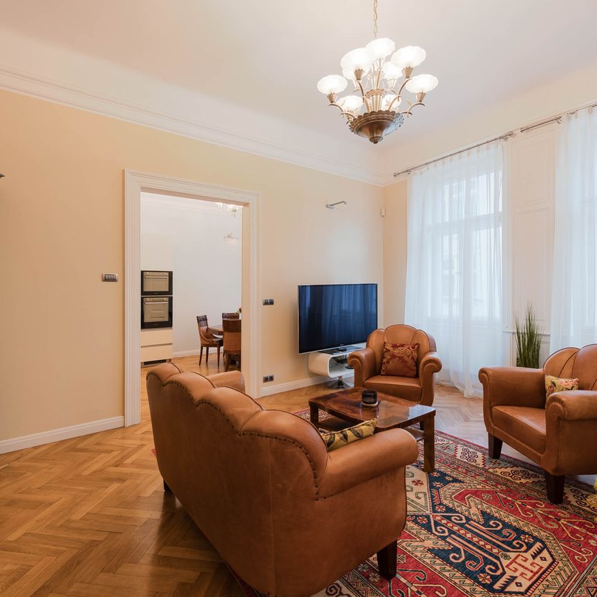Pronájem bytu 4+1 135 m² - Fotografie 1