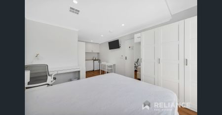 Studio Rooms in great location - Photo 5